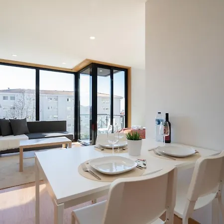 Apartamento Host Wise - Gorgeous Bright Flat W Balcony *