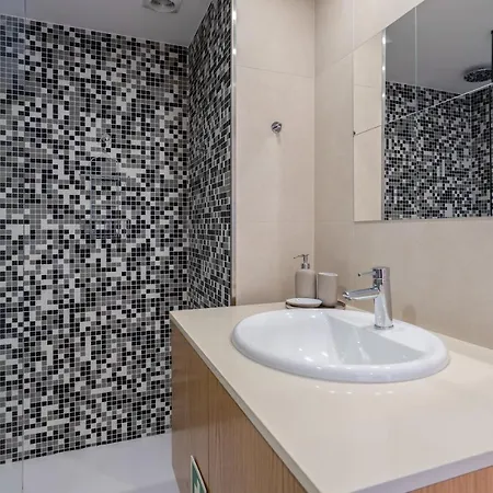 Host Wise - Gorgeous Bright Flat W Balcony Apartamento Oporto