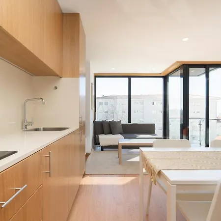 Host Wise - Gorgeous Bright Flat W Balcony * Oporto
